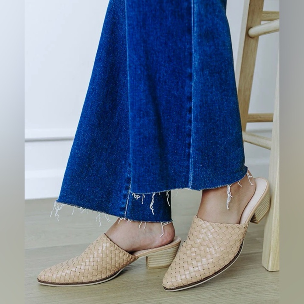 J BRAND Woven Leather Mules Shoes Block Heels Women’s 8 in Cream